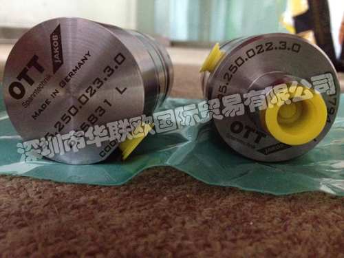 OTT-JAKOB夾具中自動(dòng)夾具可分為SK、HKS、PSC等幾個(gè)系列。在經(jīng)過標(biāo)準(zhǔn)化后，HSK已成為機(jī)床技術(shù)領(lǐng)域的標(biāo)準(zhǔn)接口。隨著表面和錐銷設(shè)備的相互匹配，HSK夾持系統(tǒng)可為高精度加工效果提供理想前提，并確保微米范圍內(nèi)的持續(xù)一致性。相比于SK，HSK的結(jié)構(gòu)更短、更輕，由此可以更為快速地進(jìn)行換刀，并可實(shí)現(xiàn)更高的轉(zhuǎn)速。得益于高度的拉力、出色的剛性和最佳扭矩傳遞，HSK同樣適用于中型切削加工。深圳市華聯(lián)歐國際貿(mào)易有限公司專業(yè)代理進(jìn)口OTT-JAKOB夾具全系列產(chǎn)品，公司于2015年成立德國分公司，原廠采購，價(jià)格上更有優(yōu)勢。我們致力于以超低的價(jià)格為國內(nèi)客戶引進(jìn)國外先進(jìn)的自動(dòng)化備件，公司成立以來不斷的發(fā)展壯大，已成立德國公司及香港公司，為客戶提供進(jìn)口備件的一站式體驗(yàn)服務(wù)，報(bào)價(jià)快，價(jià)格好，貨期短，所有產(chǎn)品保證原裝正品，假一賠十!我們只做原裝進(jìn)口產(chǎn)品，我們的目標(biāo)是要成為客戶唯一信任的企業(yè)。歡迎新老客戶詢價(jià)咨詢。
