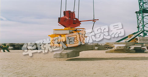 ACIMEX于1971年在法國創(chuàng)立，在鋼鐵和機械工業(yè)服務(wù)領(lǐng)域首次獲得法國在夾持和提升金屬板和鋼板領(lǐng)域的聲譽。該公司隨后擴展了其在混凝土和管道領(lǐng)域的專業(yè)知識和技能。