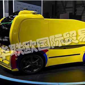 SmartFactoryJapan2019追加智能物流設(shè)備專區(qū)，擴(kuò)大工廠自動(dòng)化并吸引物流業(yè)。圖為發(fā)那科對(duì)外賓展示其物聯(lián)網(wǎng)體系技術(shù)
