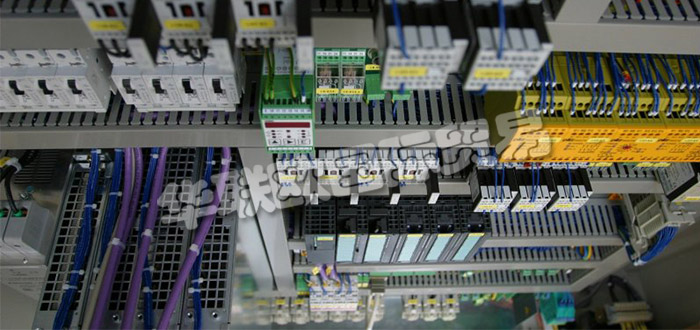 德國(guó)JAGER ELEKTROTECHNIK公司主要供應(yīng)：德國(guó)JAGER ELEKTROTECHNIK開(kāi)關(guān)柜,JAGER ELEKTROTECHNIK電源，控制柜，低壓開(kāi)關(guān)柜，磁鐵電源，高壓電源等產(chǎn)品。
